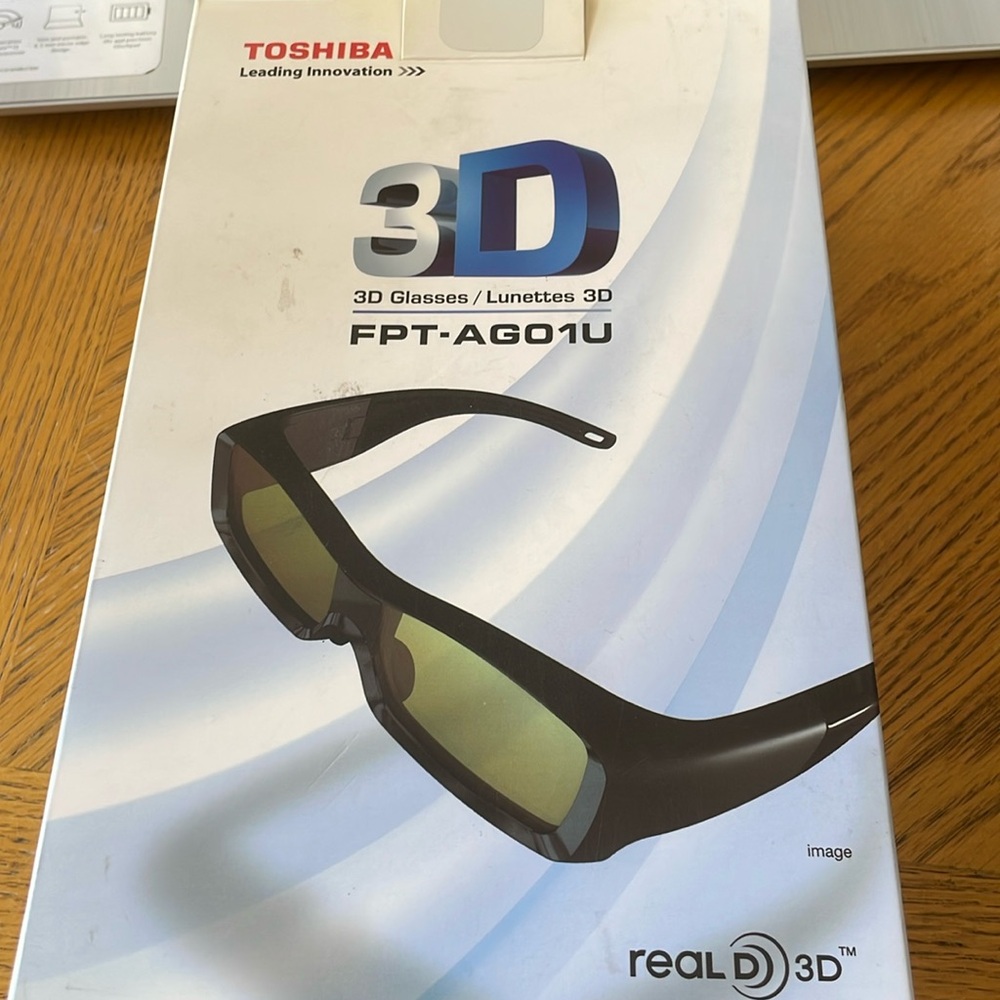 Toshiba FPT-AGO1U 3D TV Viewing Glasses With New Battery